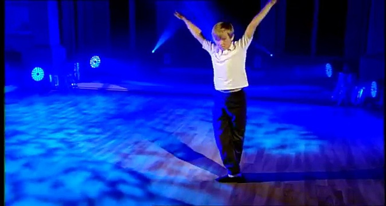 The cast of Billy Elliot perform Electricity