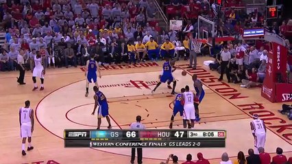 Steph Curry évite à merveille les contres de Dwight Howard