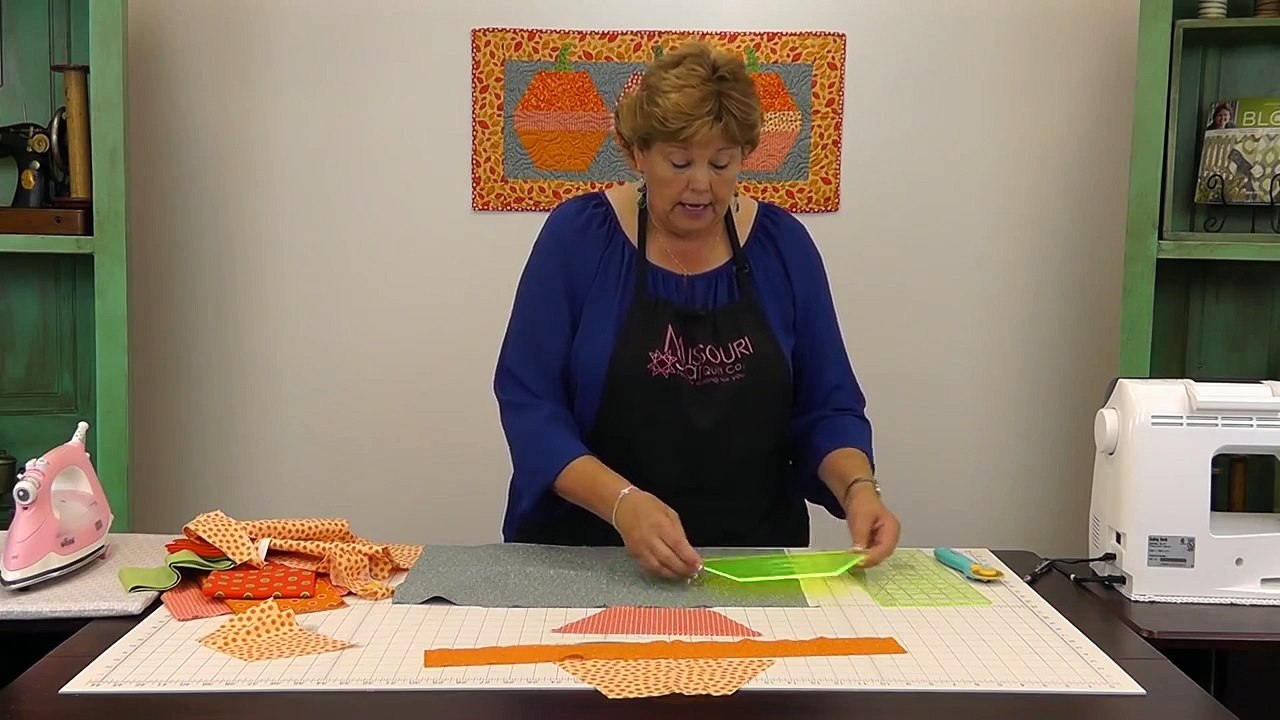 Hexagon Pumpkin or Ornament Table Runner Quilt: Missouri Star Quilt Co. Jenny Doan Easy Tutorial