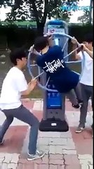 Siêu hài hước muốn thử cảm giác mạnh hãy bắt chước nhé