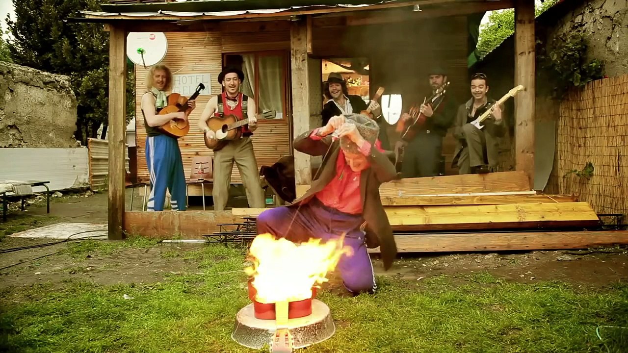 LA CARAVANE PASSE - T'AS LA TOUCHE MANOUCHE Feat. Sanseverino & Stochelo Rosenberg