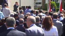 Davutoğlu, İzmir Başbakanlık Ofisi’ni açtı