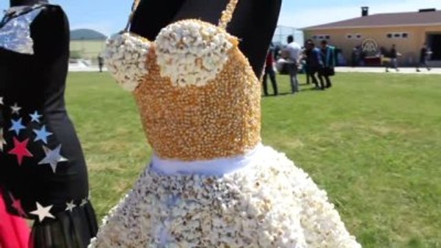 Patlamış Mısır Dan Balo Kıyafeti