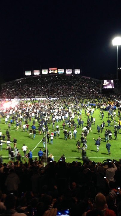 Angers SCO vs Nimes 22/05/15 Montée en L1 Envahissement du terrain
