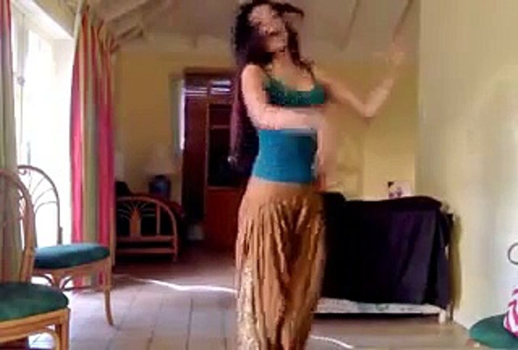 Pakistani Girl Dance @ Home