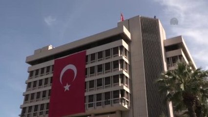 Davutoğlu İzmir Büyükşehir Belediyesi'ni Ziyaret Etti