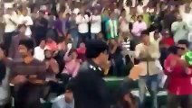 How Audience Giving Respect to Police During Cricket Match In Gaddafi Stadium