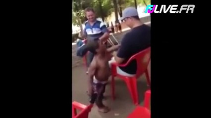 Un nain essaie de braquer des gens