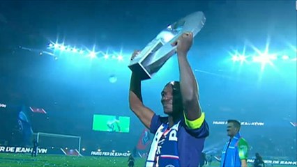 جماهير سان جيرمان تحتفل بإنجاز فريقها