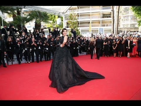 Sonam Steals The Show On Cannes Red Carpet - BT