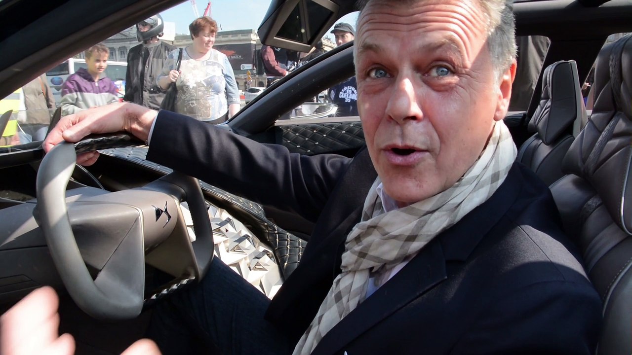 Interview de Thierry Metroz à bord de DS Divine dans les rues de Paris - DS Week 2015