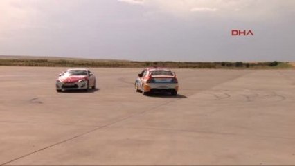 Şanlıurfa- Ralli Şampiyonu Burcu Çetinkaya Cumhurbaşkanı Erdoğan'ı Dirift ile Karşıladı