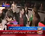Mubasher Luqman kissing a Girl on a Live TV
