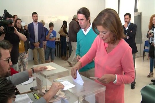 Aznar y Botella votan en Pozuelo de Alarcón