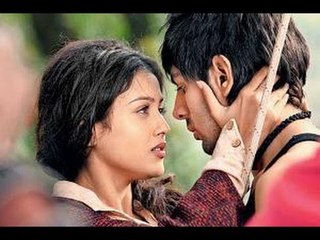 'Kaanchi' Co-stars Get Carried Away While Kissing - BT