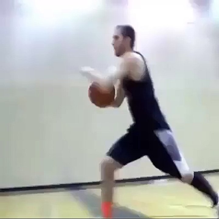 J'ai jamais vu un gars faire ça avant au basketball