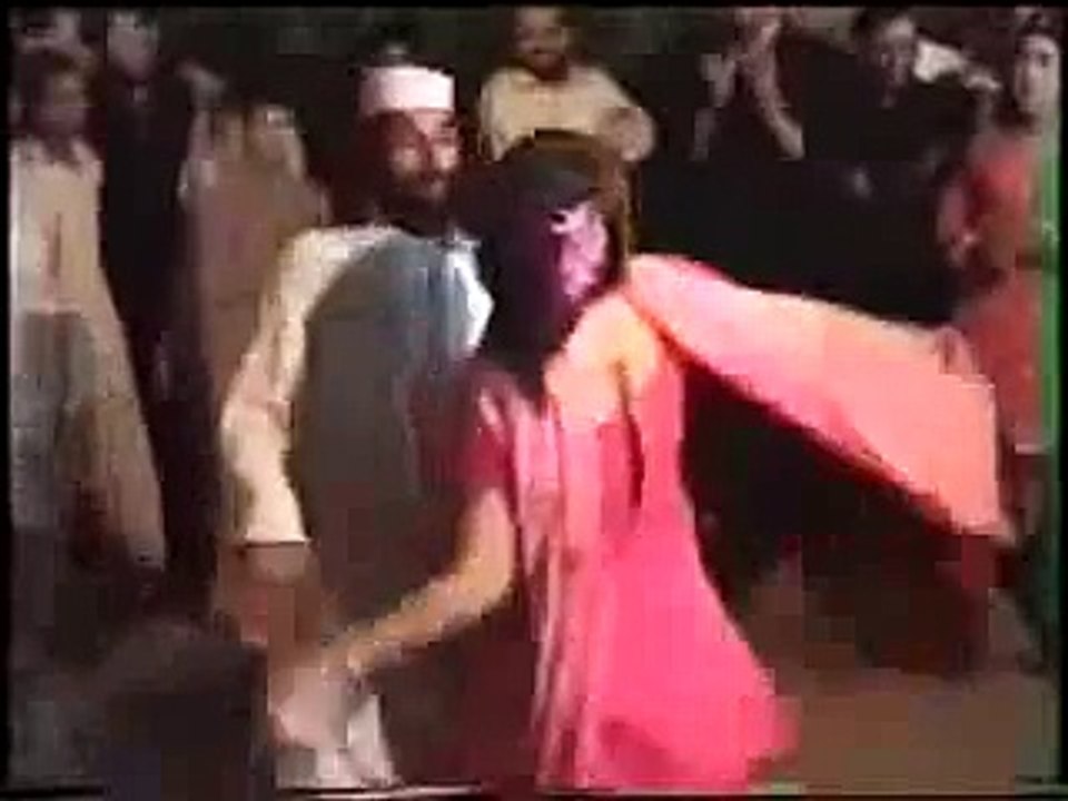 ہاہاہاہاہا پٹھان بھائی کا فنی ڈانس چیک کریں زرا ایک