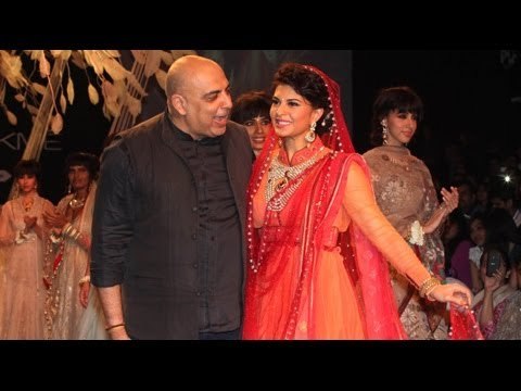 LFW: Jacqueline Fernandez Walks The Ramp For Tarun Tahiliani - BT