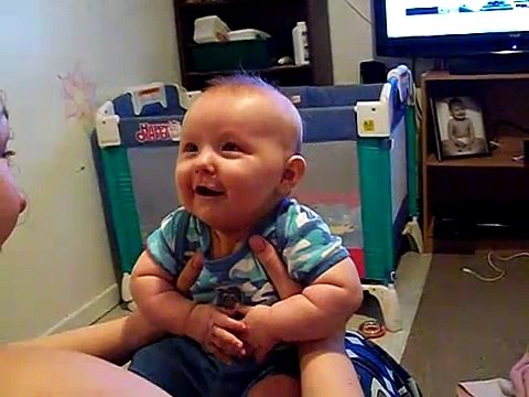 bébé qui jase ! très drôle !!!!