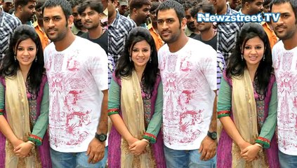 Sakshi Dhoni accidently flaunts her ‘MAHI’ tattoo during IPL