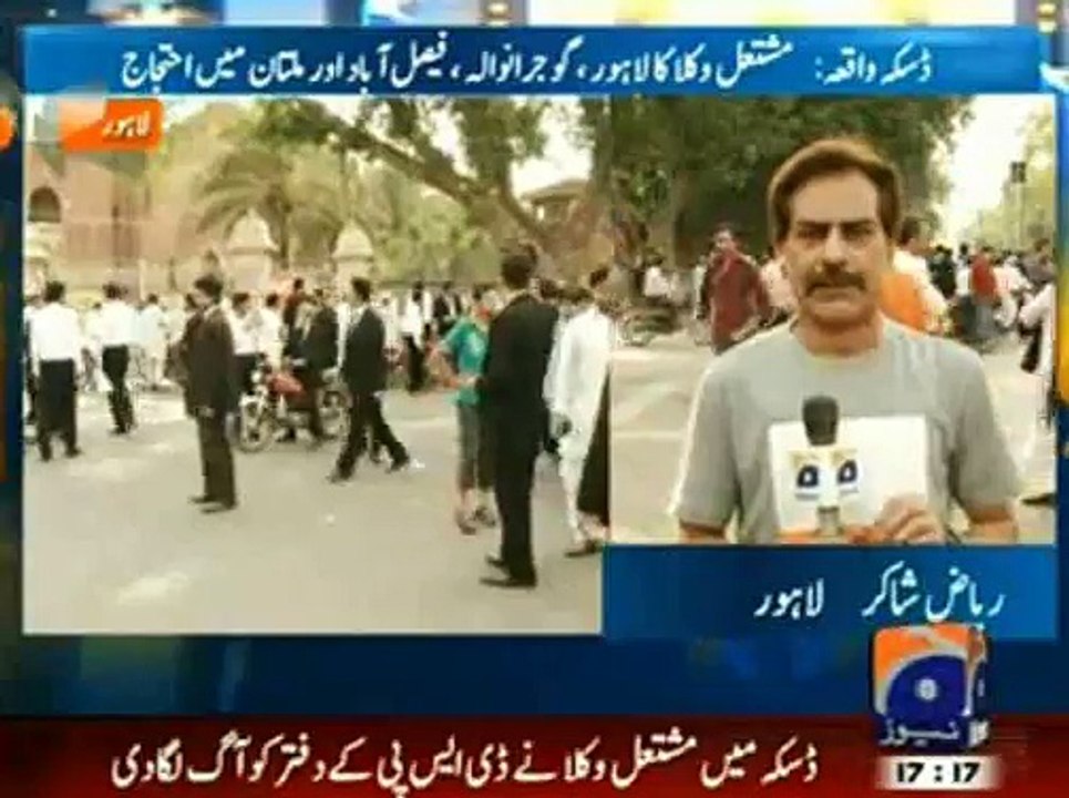 Exclusive Footage of Chief Justice Lahore High Court Stopped by the Protesters from visiting Hospital