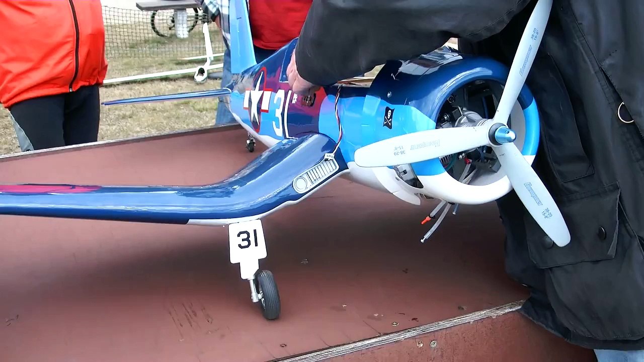 F4U Corsair Kyosho Scale RC Warbird Model Demo Flight *1080p50fpsHD*