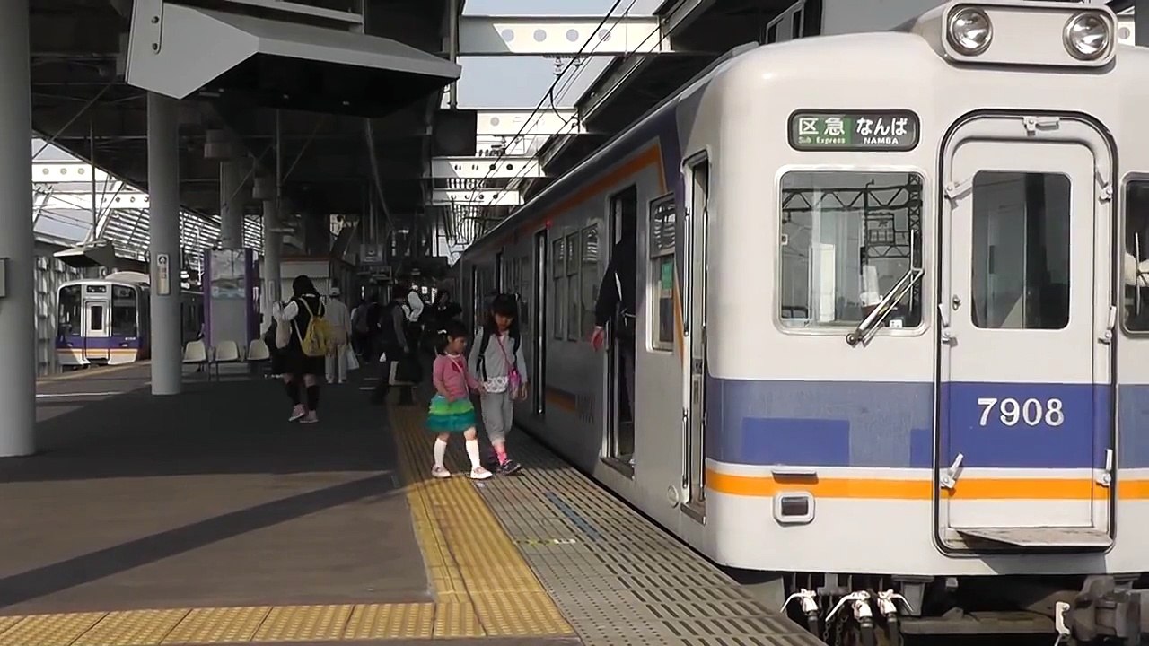 南海電車の車掌さん　泉佐野駅　区間急行なんば行