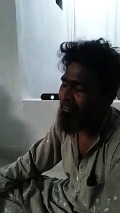 A color man Sung a Song "Sahil peh kharay ho"