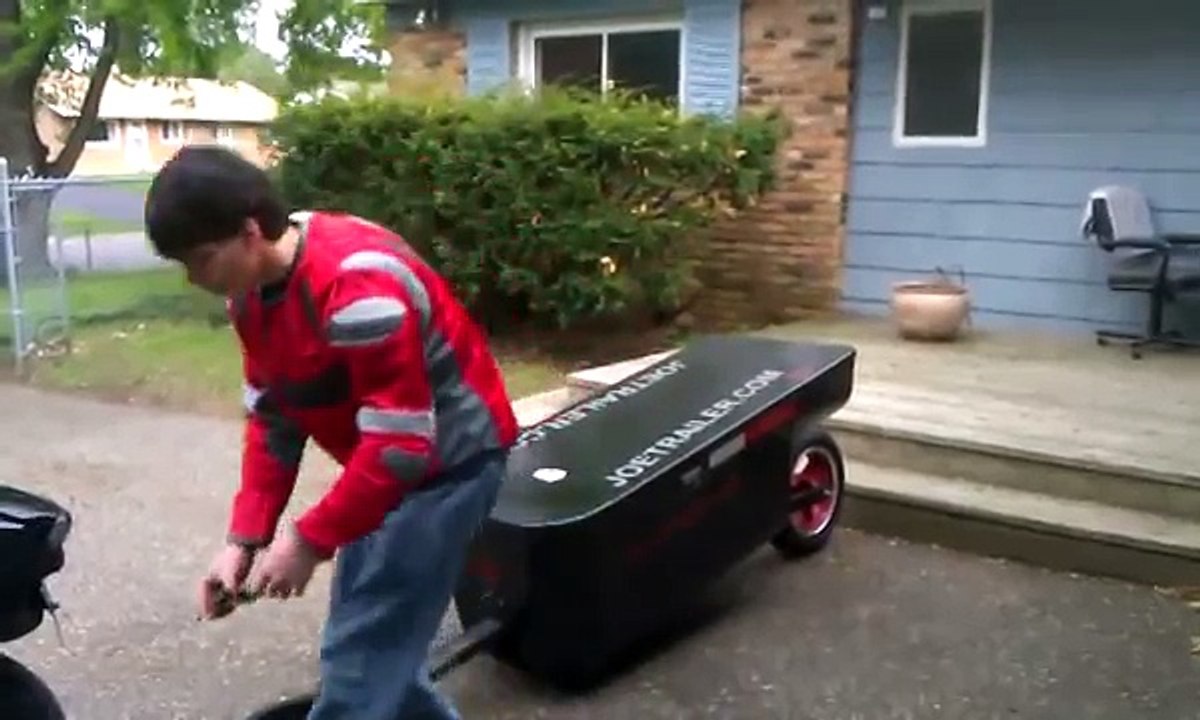Single wheel pull behind motorcycle trailer.
