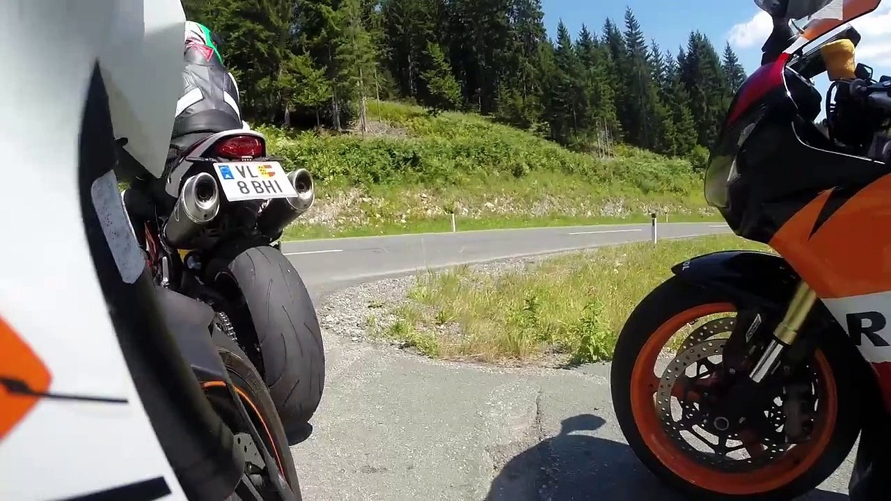 KTM Superduke 990 R chasing Ducati Monster