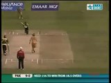 Imran Nazir pulls Nathan Bracken for a huge six