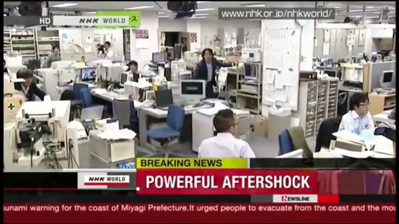 Flashes Seen Before Major Earthquakes | Featured Videos From 8/24/14 California & 4/7/11 Japan EQs