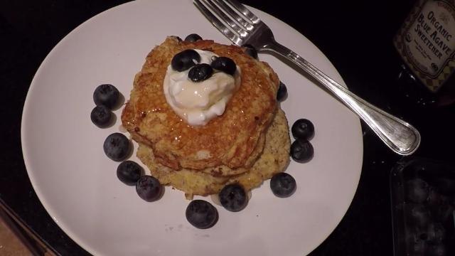 How to make low calorie flourless pancakes