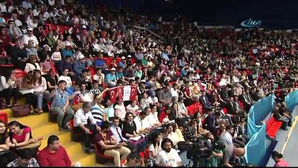 Başbakan gençlere o şiirle seslendi
