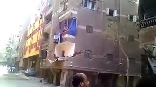 Hilarious Building Collapse in Earthquake in Nepal