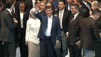 Davutoğlu, Toplu Açılış Töreninde Gençlerin Gösterilerini İzledi