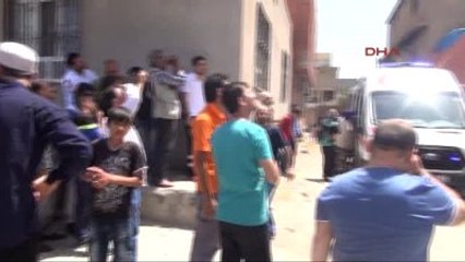 Şanlıurfa 2 Yaşındaki Kızıyla 5'inci Kattan Atlamaya Kalkıştı