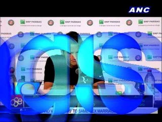 Federer easily advances to French Open second round