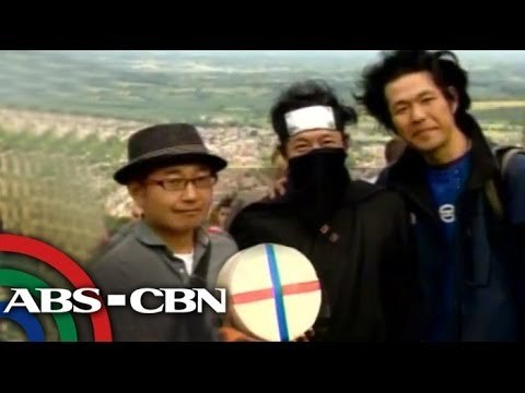 Cheese rolling competion in England