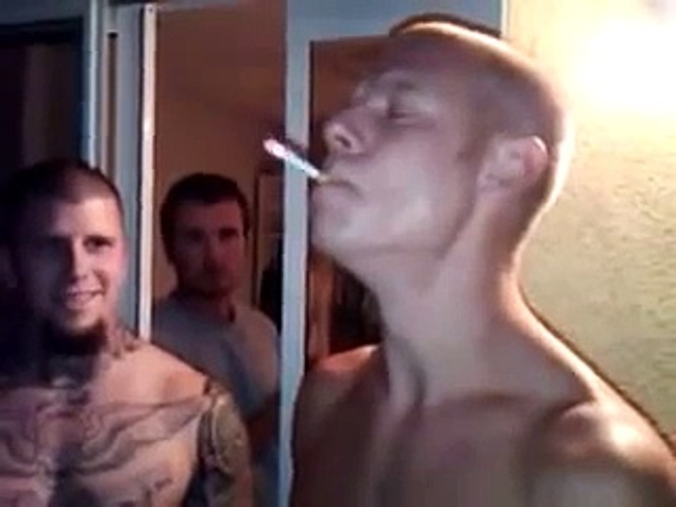 Se fuma un cigarro de 1 sola calada