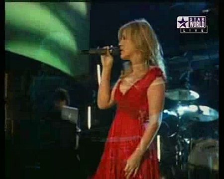 Kelly Clarkson - Because of You (Live @ Grammys)