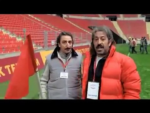 türk telekom arena cem yılmaz reklamı kamera arkası cem yılmaz kamera arkasındı kırdı geçirdi
