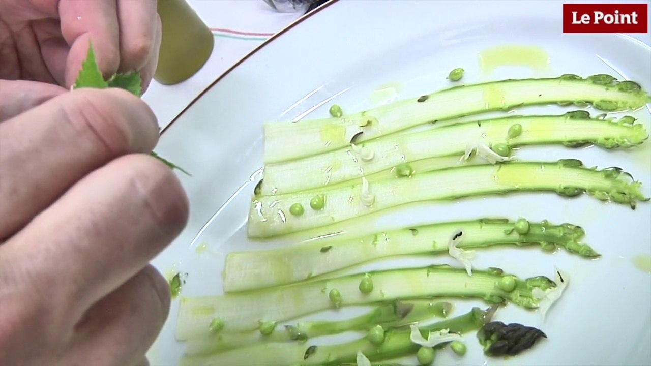 Le carpaccio d'asperge verte et fleurs d'Alain Passard