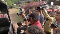 Malaysian police find 139 mass graves near Thai border