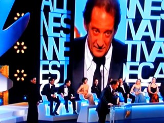 Vincent Lindon reçoit son prix à Cannes