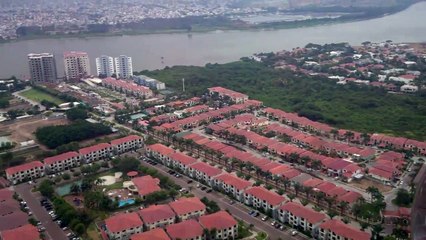 Aterrizando en el Aeropuerto Internacional Jose Joaquin Olmedo, Guayaquil, Ecuador.