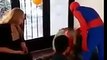 Spiderman arruina fiesta de cumpleaños tras voltereta mortal