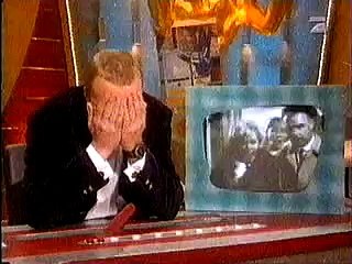 Hombre Que Se Rompe El Brazo Haciendo Fuerza