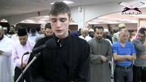 شاب امريكي يقرأ القرآن بصوت عذب - www.crazymadam.com
