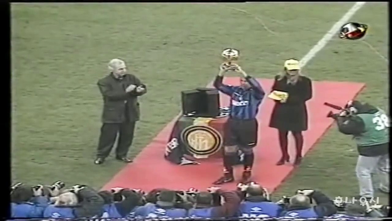 97/98 Home Ronaldo vs Juventus